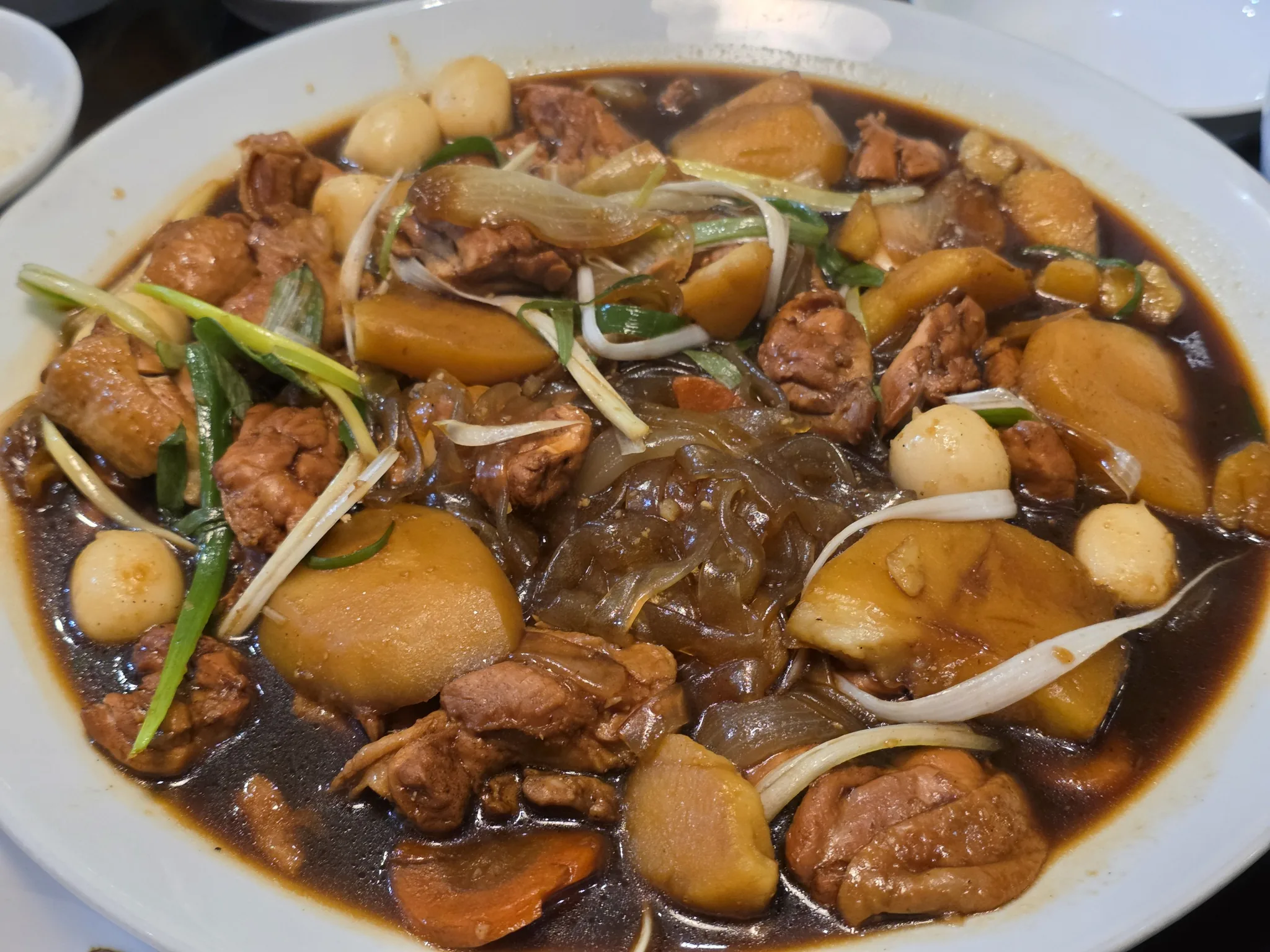 봉추찜닭 서울스퀘어점 뼈없는 찜닭 중자 안매운맛 한 접시