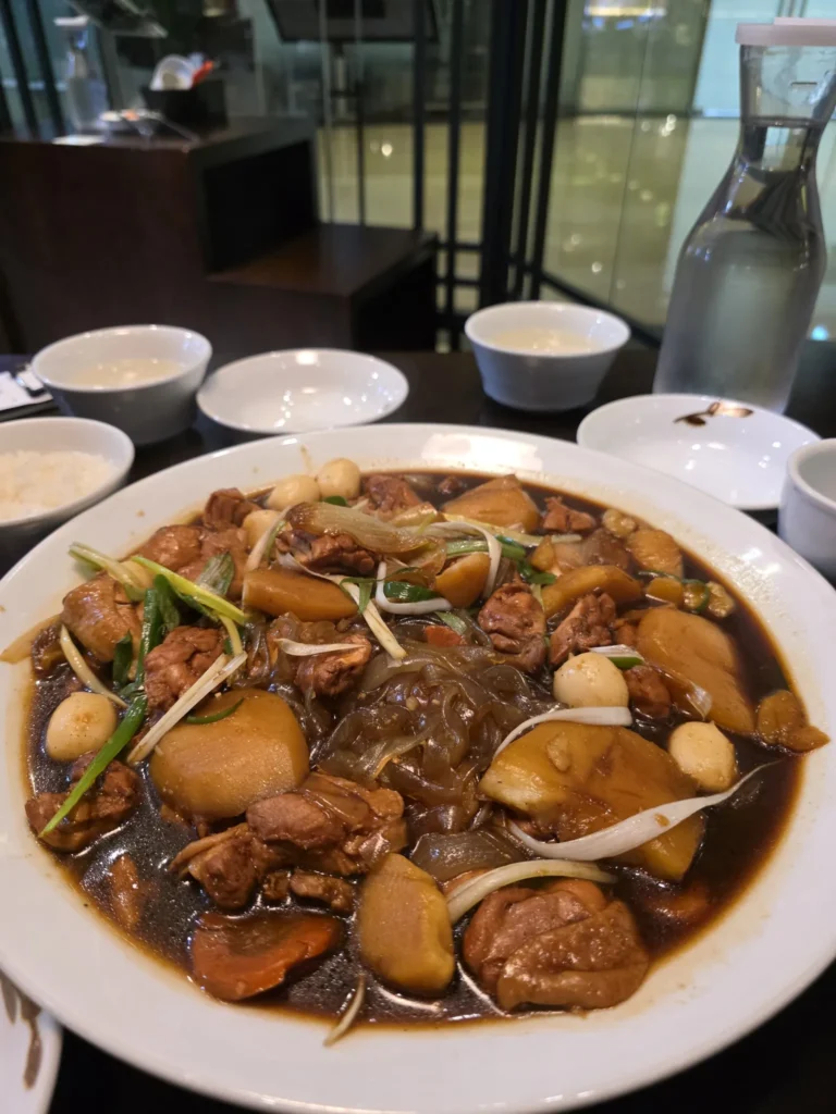 테이블에 나온 봉추찜닭 중자