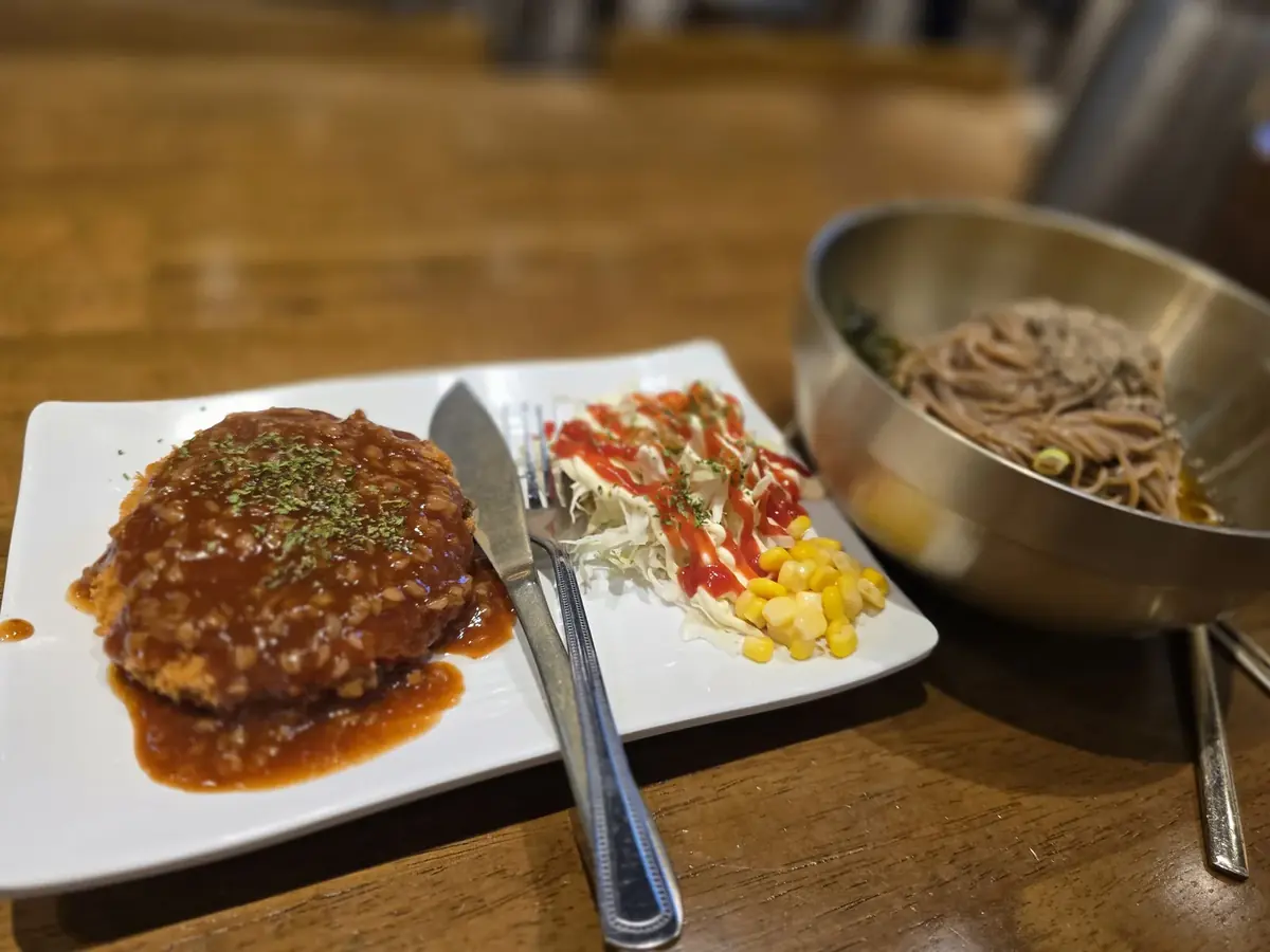 의령메밀집 일산점 들기름소바 돈까스 세트 구성