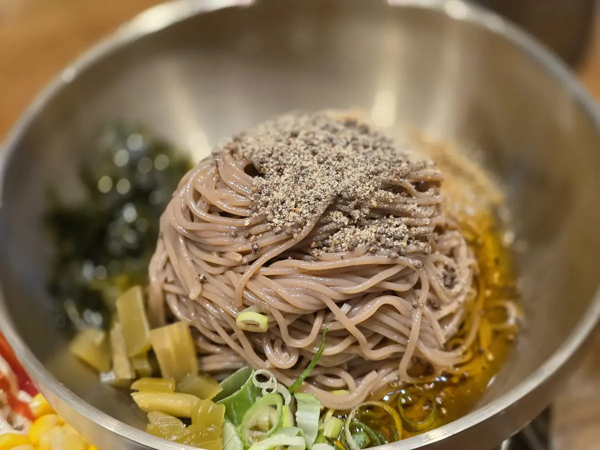 들기름소바 메밀면 클로즈업